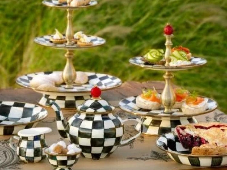 Courtly Check Enamel Three Tier Sweet Stand