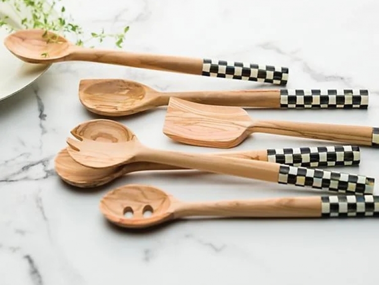 Courtly Check Olivewood Pan Paddle